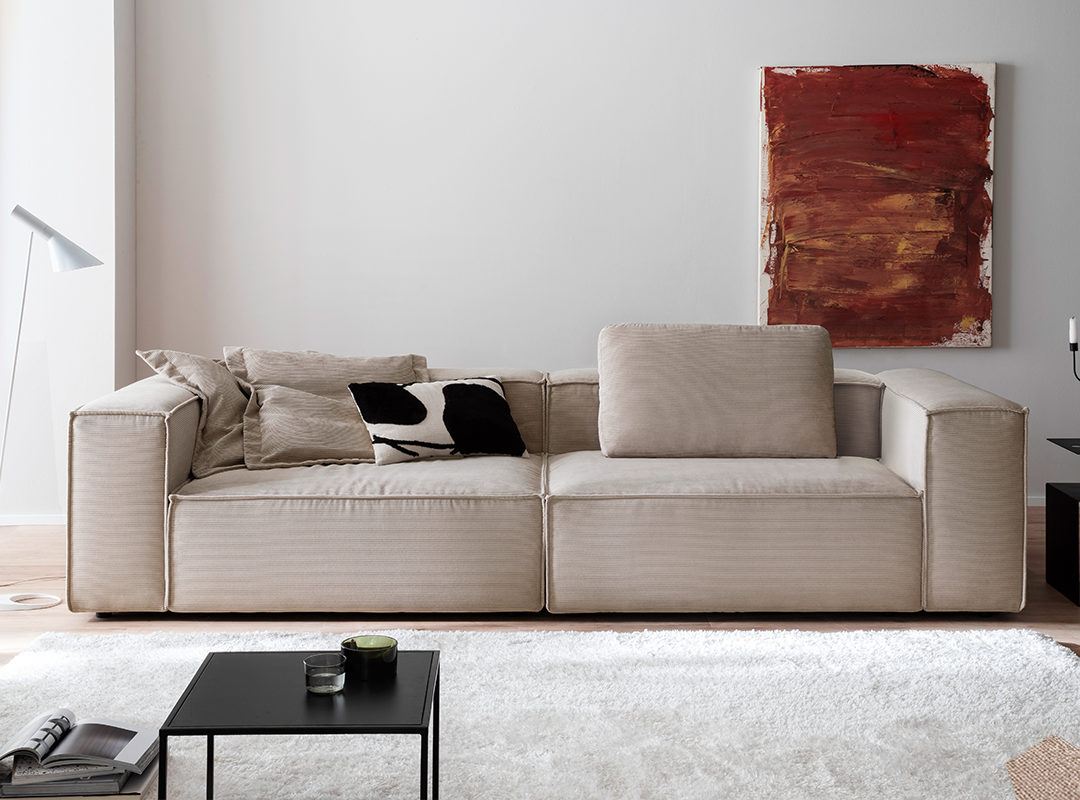 Sofa, Beige, Couchoise?, Niedrigfloriger Teppe, Abstrakte Malerei, 
