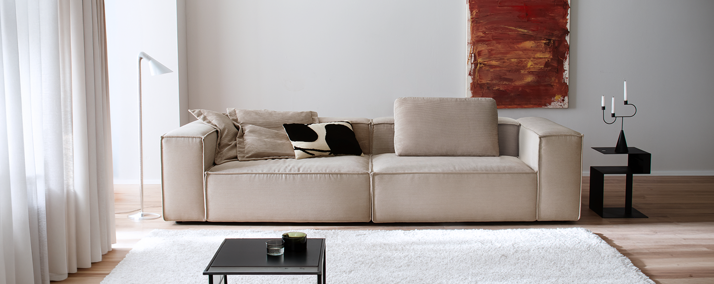 Sofa, Wohnzimmer, Beige, Ledersofa?, Kuhfell Kissen, 